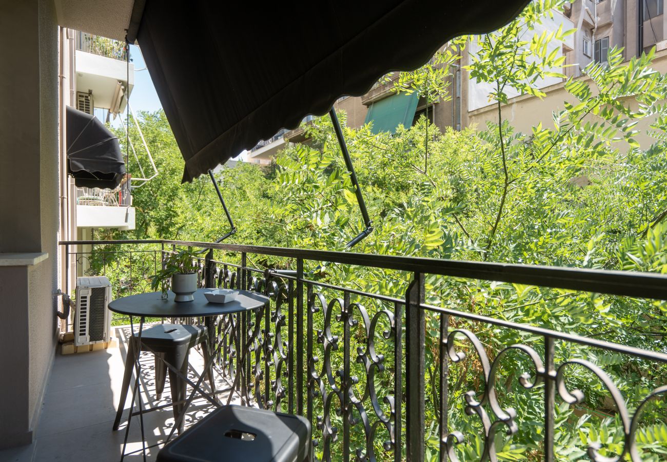 Apartment in Athens - Elegant Studio in Exarchia: Balcony, Laundry & Gym