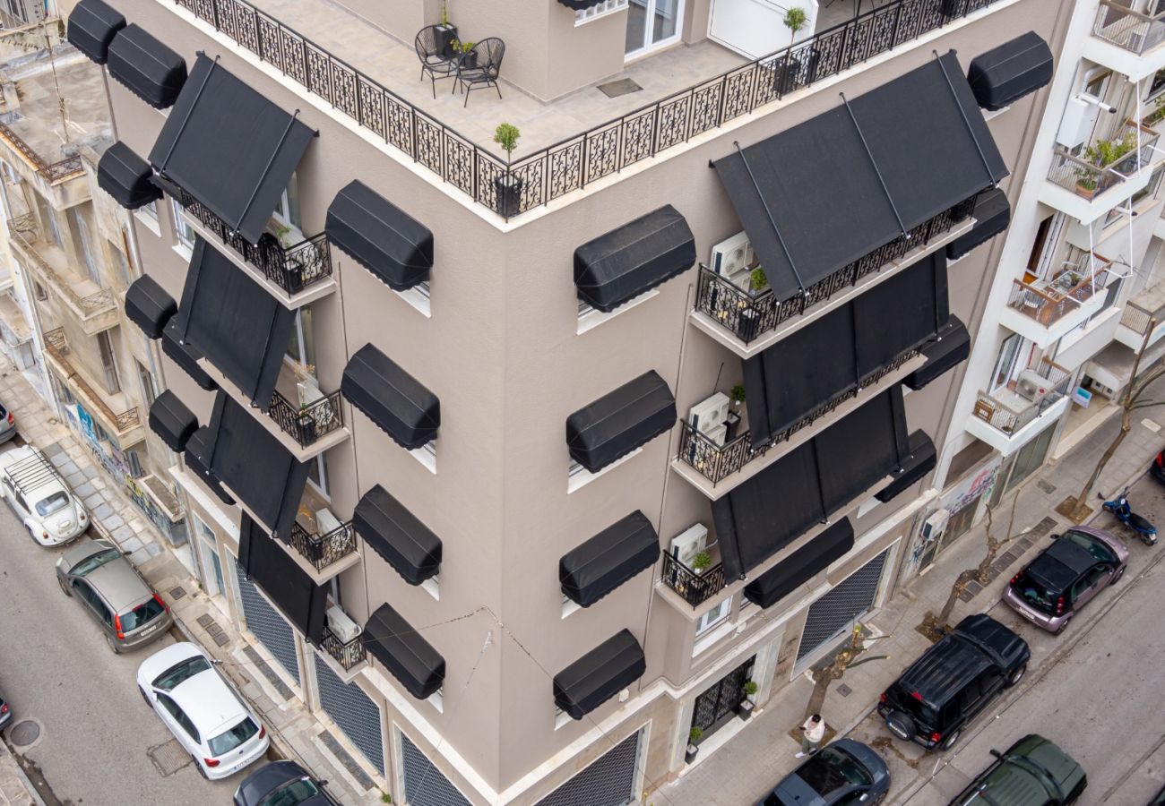 Apartment in Athens - Elegant Studio in Exarchia: Balcony, Laundry & Gym