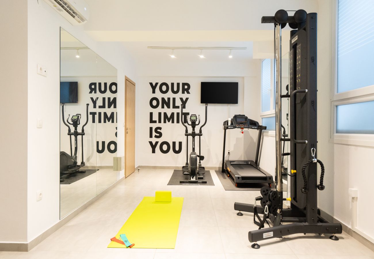 Studio in Athens - Bright Studio in Exarchia with Gym & Laundry