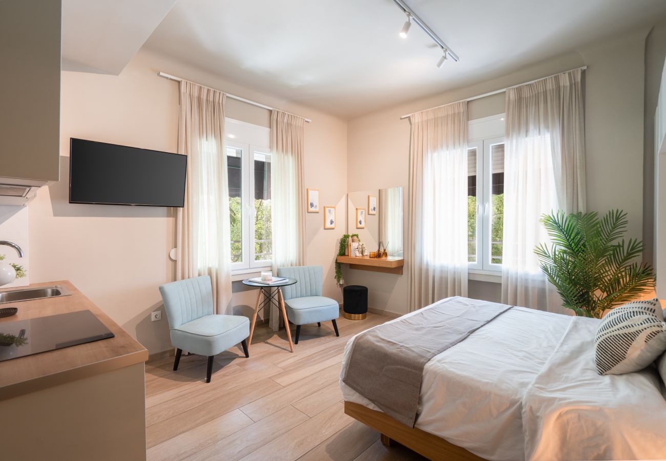 Studio in Athens - Bright Studio in Exarchia with Gym & Laundry