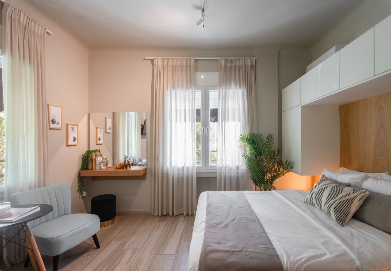Studio in Athens - Bright Studio in Exarchia with Gym & Laundry