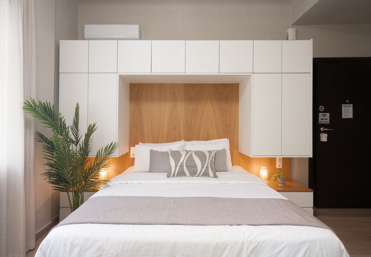 Studio in Athens - Bright Studio in Exarchia with Gym & Laundry
