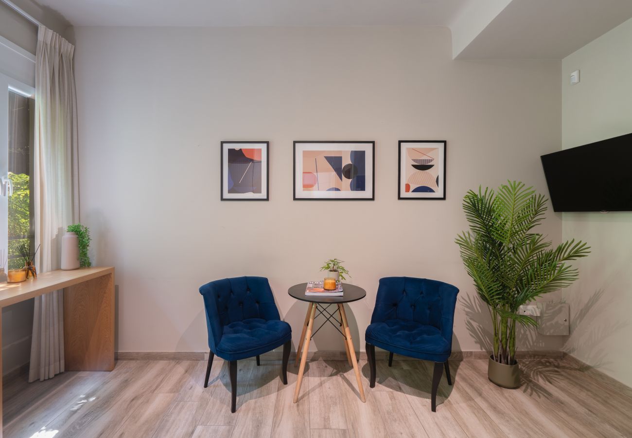 Apartment in Athens - Relaxing Studio in Exarchia with Gym & Laundry