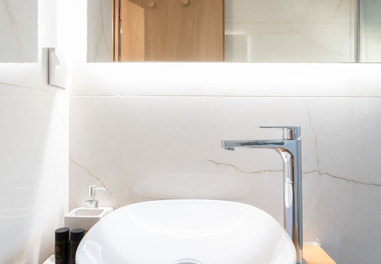 Studio in Athens - Upper Penthouse with Large Terrace, Laundry & Gym