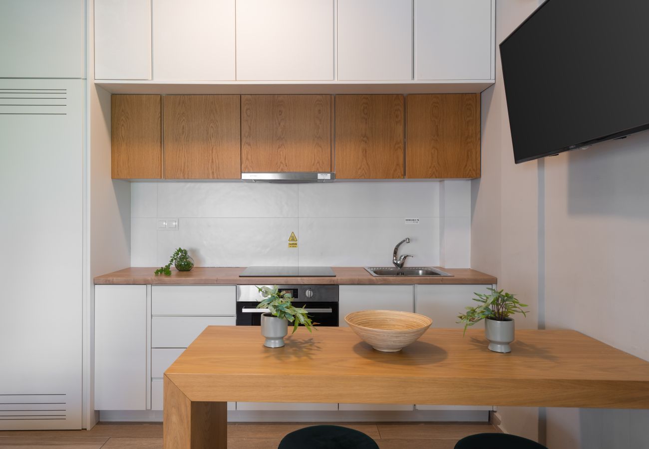Studio in Athens - Modern Studio in Exarchia with Gym & Laundry