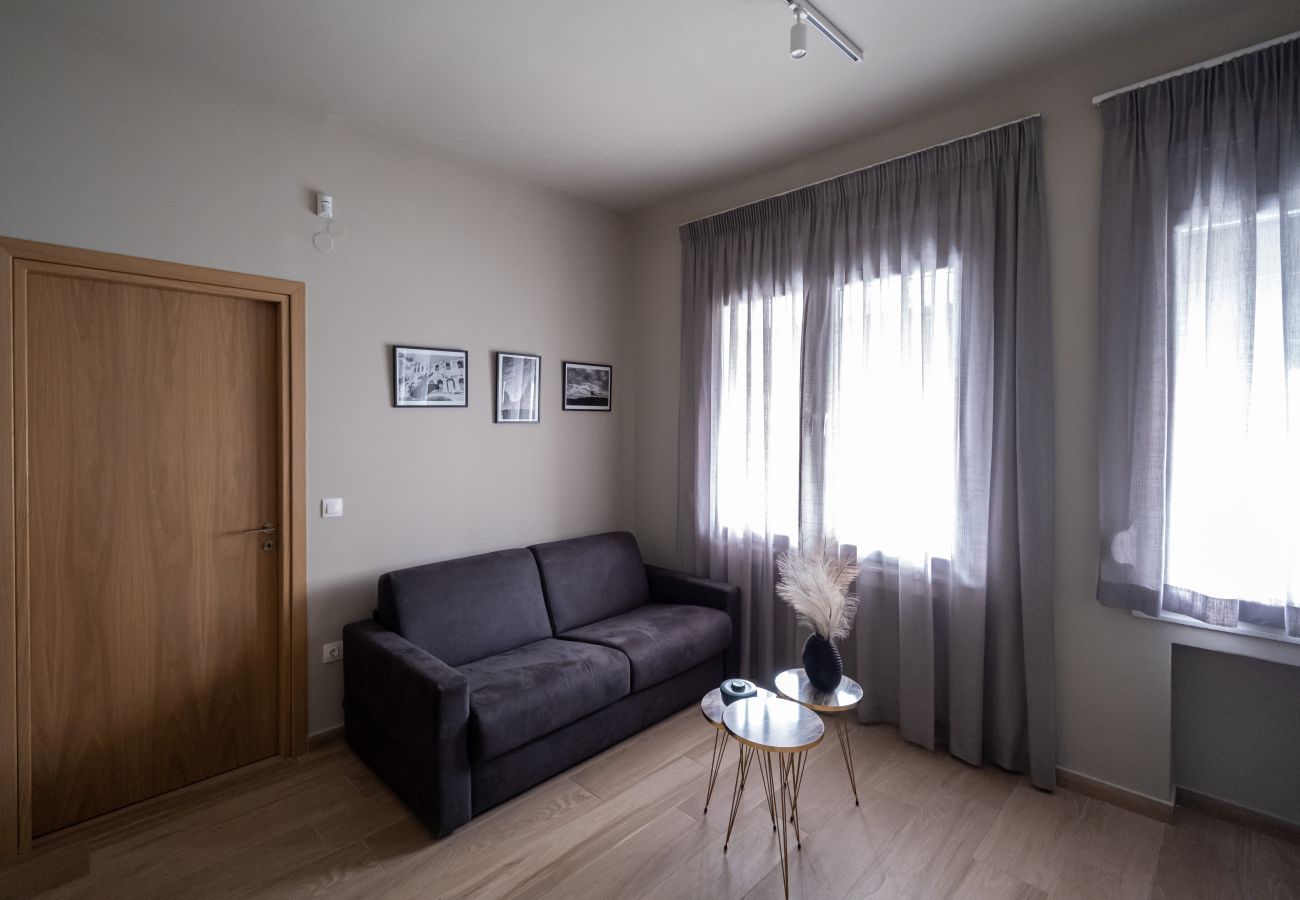 Apartment in Athens - Spacious Apartment in Kolonaki with Gym & Laundry