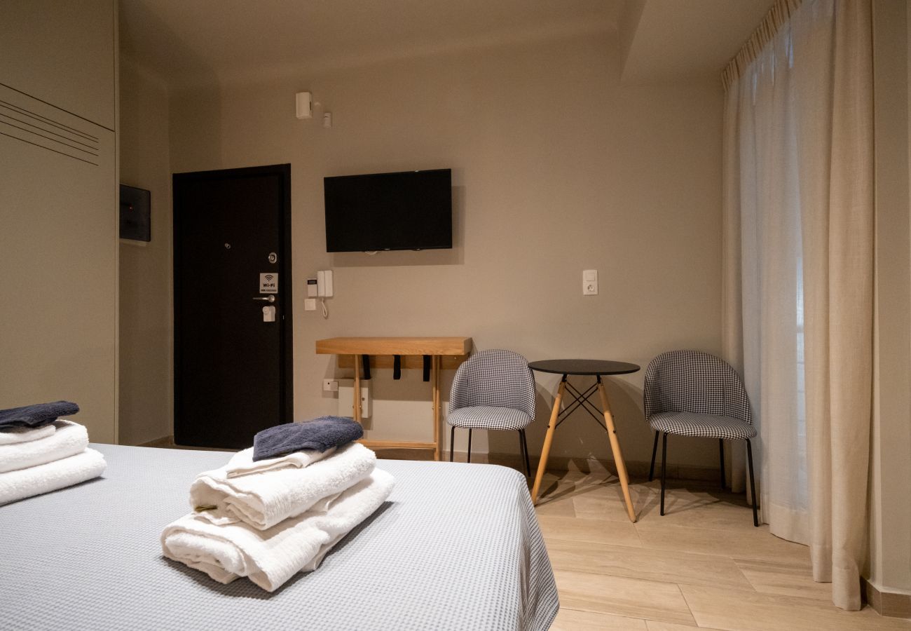 Studio in Athens - Modern Serviced Studio In Athens w/ Laundry & Gym