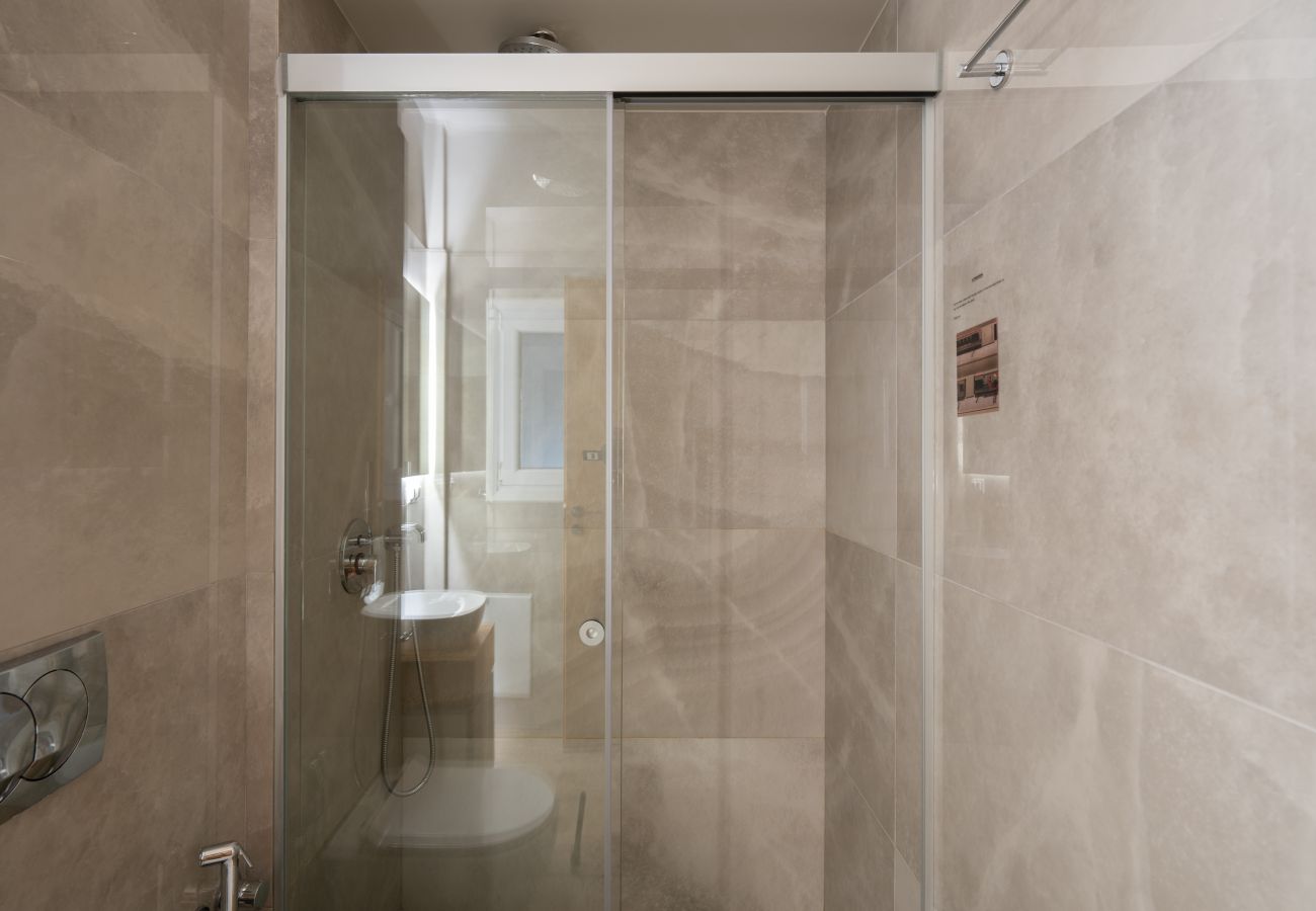 Studio in Athens - Modern Serviced Studio In Athens w/ Laundry & Gym
