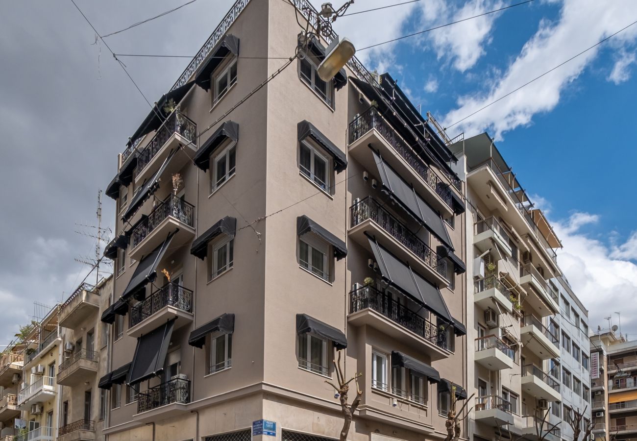 Studio in Athens - Lovely Studio in Exarchia, Laundry room, wifi