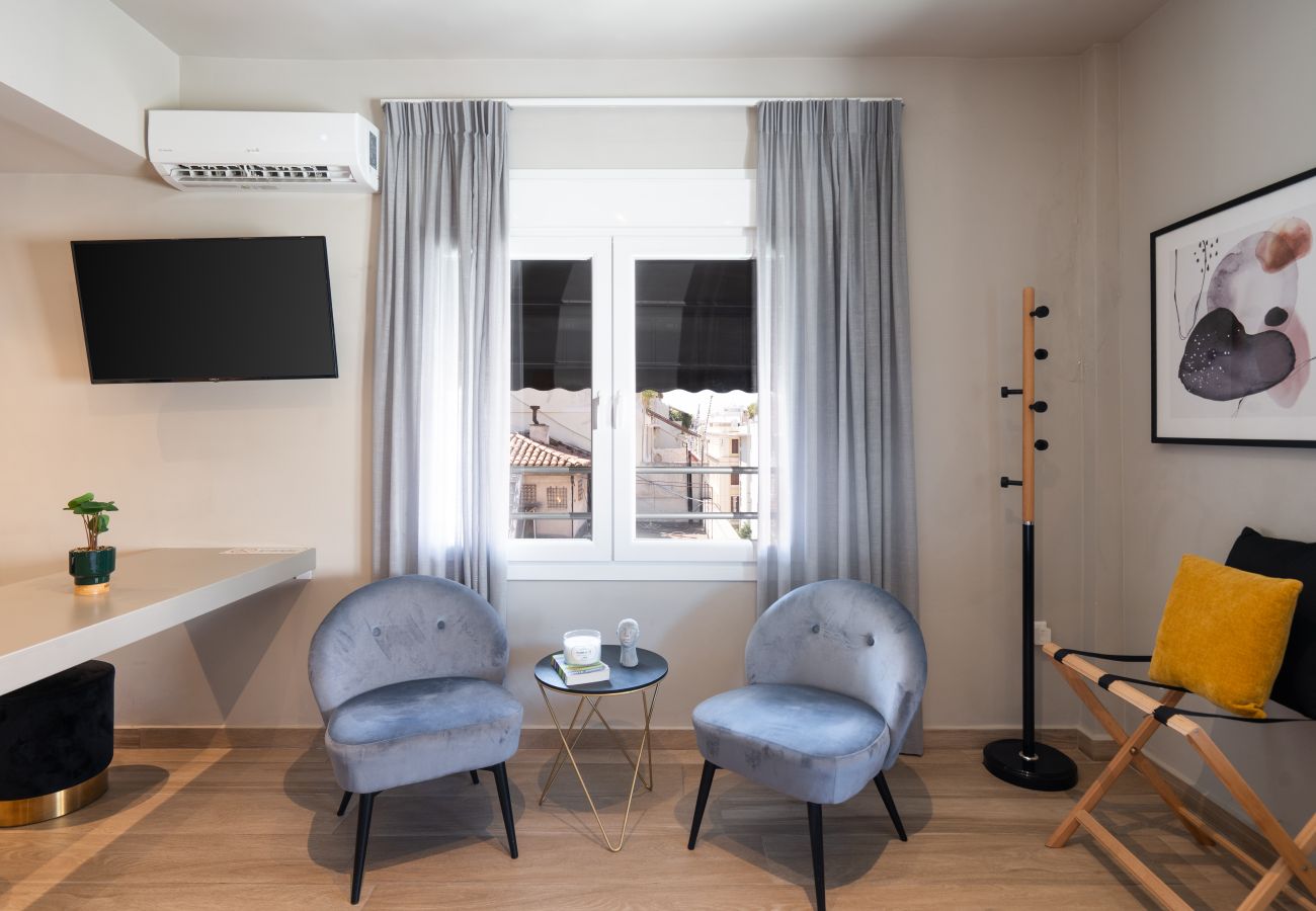 Studio in Athens - Lovely Studio in Exarchia, Laundry room, wifi