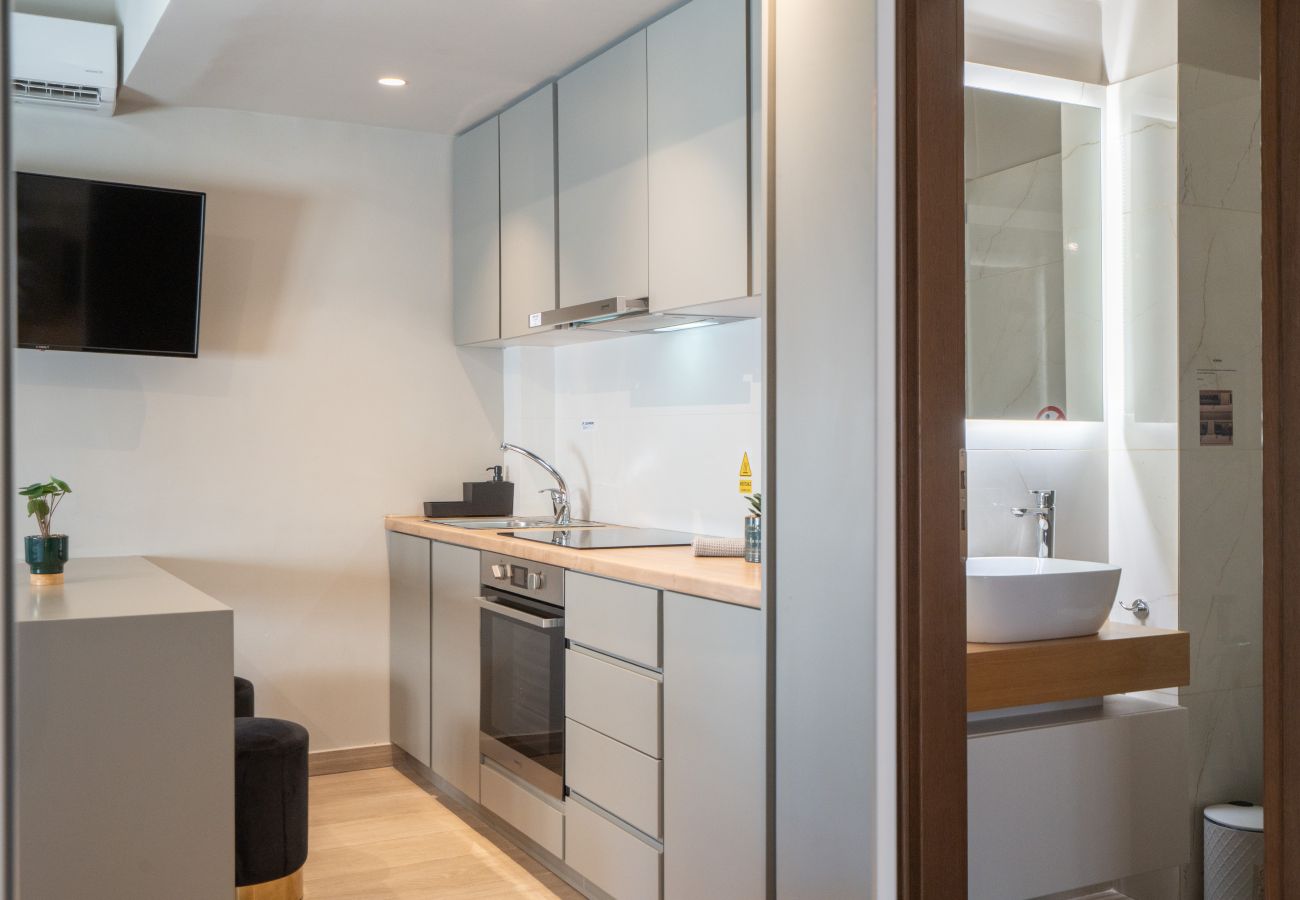 Studio in Athens - Lovely Studio in Exarchia, Laundry room, wifi