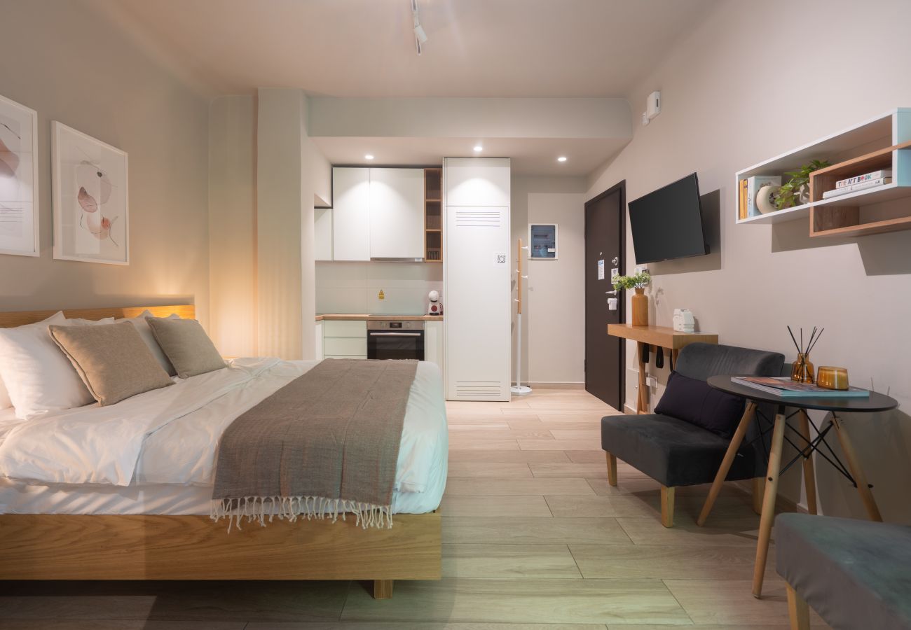 Studio in Athens - Studio with Cozy Balcony & Gym in Exarchia