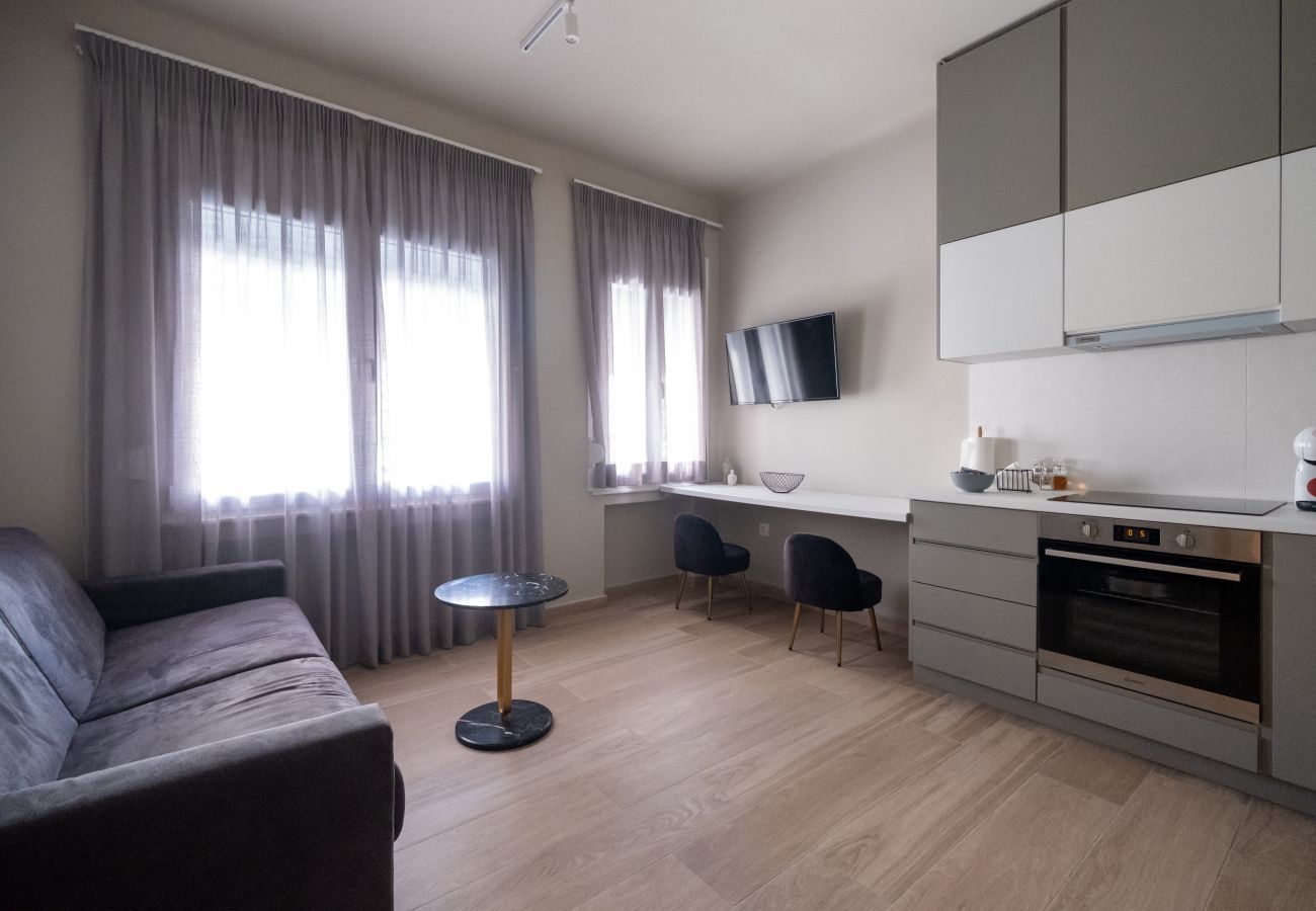 Apartment in Athens - Modern One-Bedroom with Balcony, Laundry & Gym