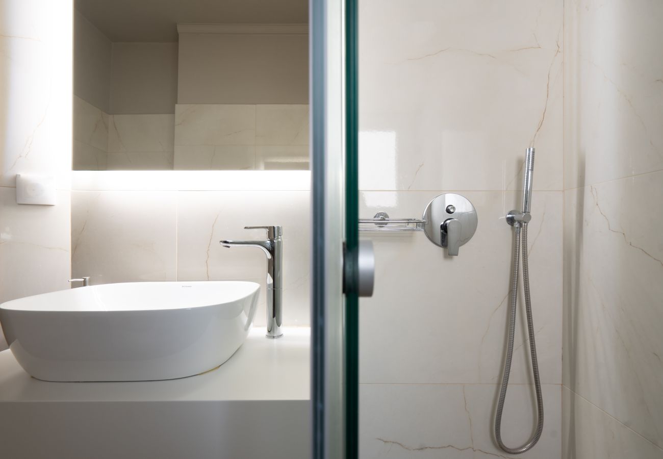 Apartment in Athens - Modern Apartment in Relaxing Exarchia with Gym