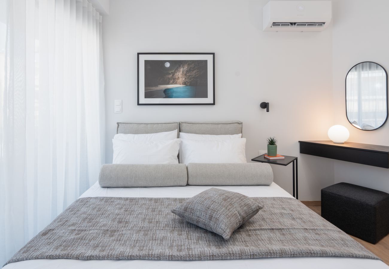 Apartment in Athens - *Kosmos Residence* Luxury Apartment with Balcony