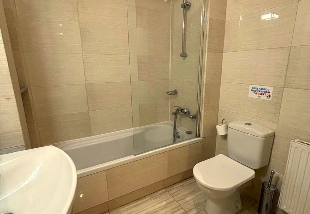 Apartment in Athens - Minimalist 2 Bedroom Apartment with Balcony