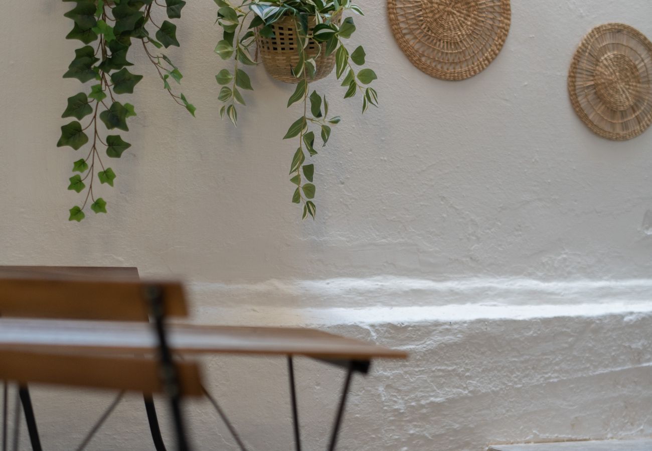 Apartment in Zografou - Cozy & Chic Stay with Private Backyard Near Metro