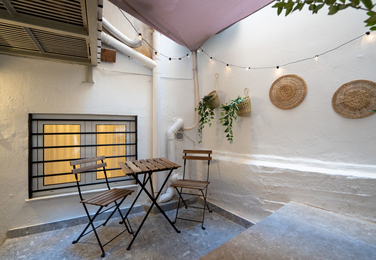 Apartment in Zografou - Cozy & Chic Stay with Private Backyard Near Metro