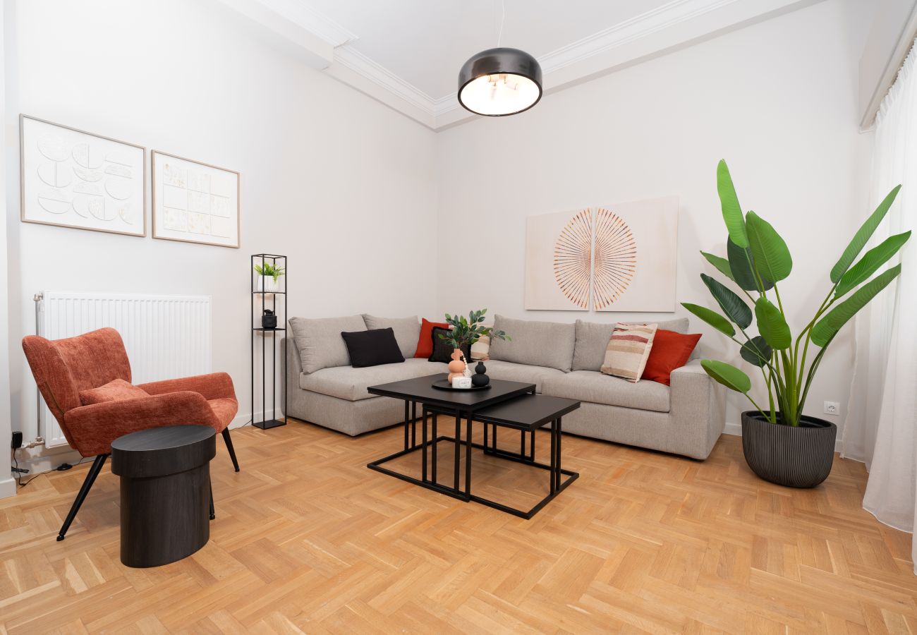 Apartment in Athens - Spacious & Stylish Athens Apartment, 5min to Metro