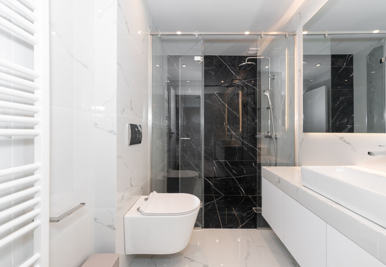 Apartment in Athens - Spacious & Stylish Athens Apartment, 5min to Metro