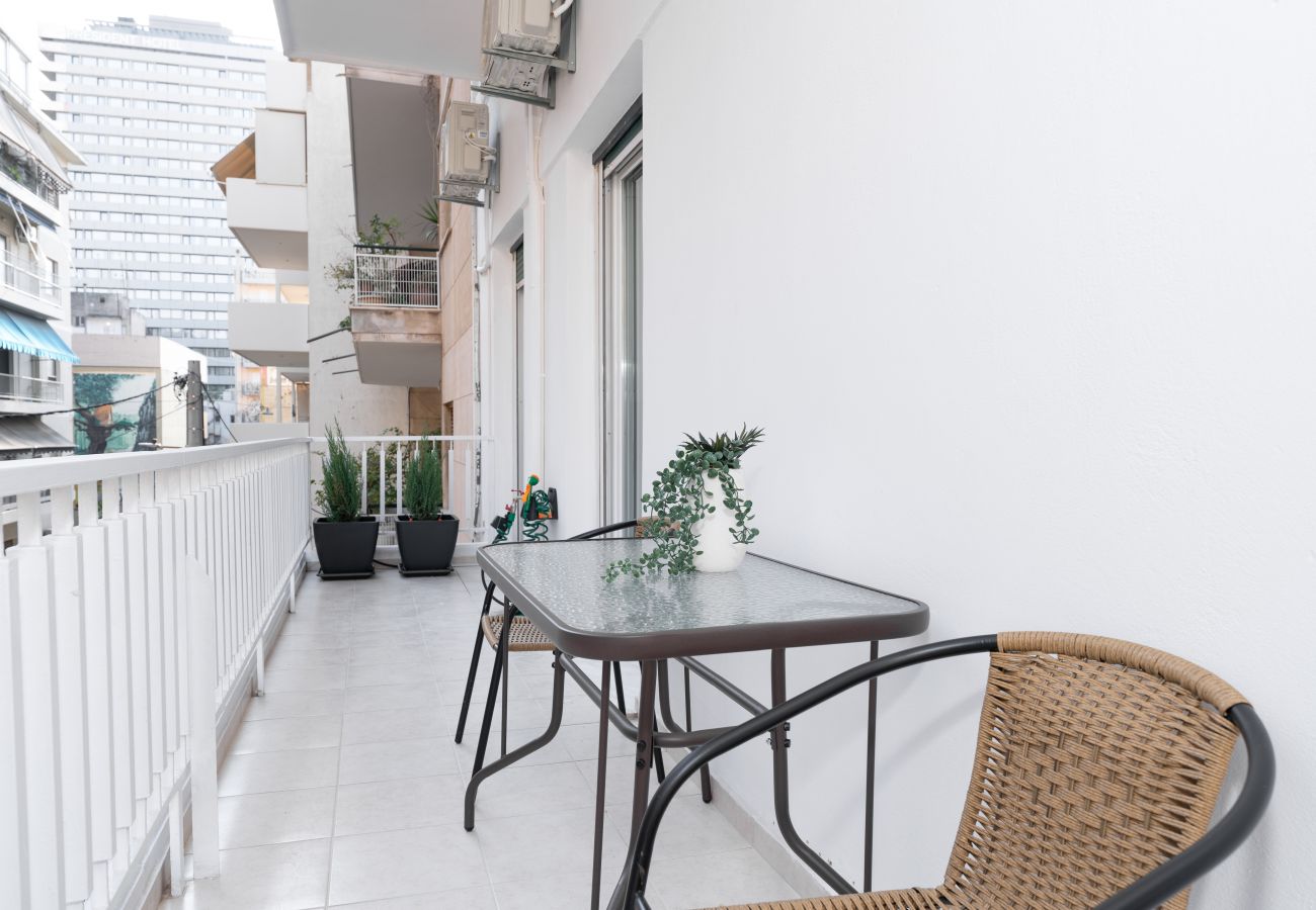 Apartment in Athens - Spacious & Stylish Athens Apartment, 5min to Metro