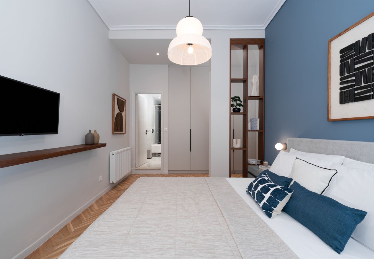 Apartment in Athens - Spacious & Stylish Athens Apartment, 5min to Metro