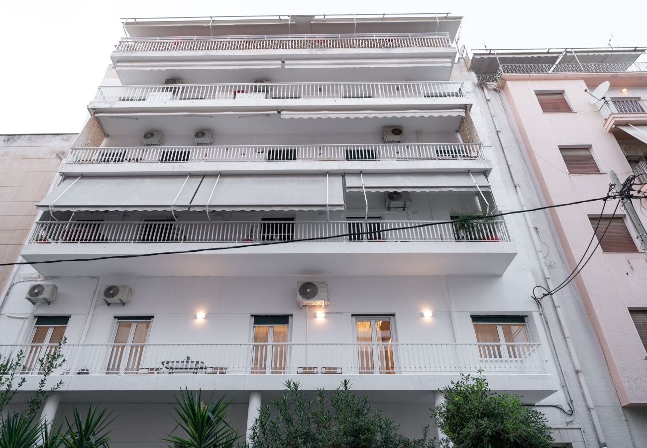 Apartment in Athens - Spacious & Stylish Athens Apartment, 5min to Metro