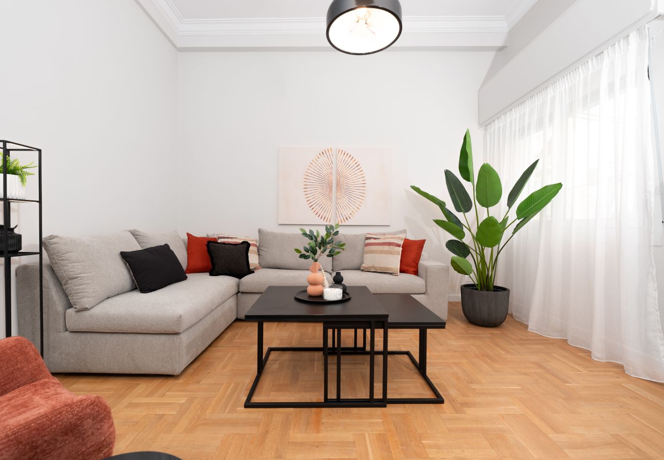 Apartment in Athens - Spacious & Stylish Athens Apartment, 5min to Metro