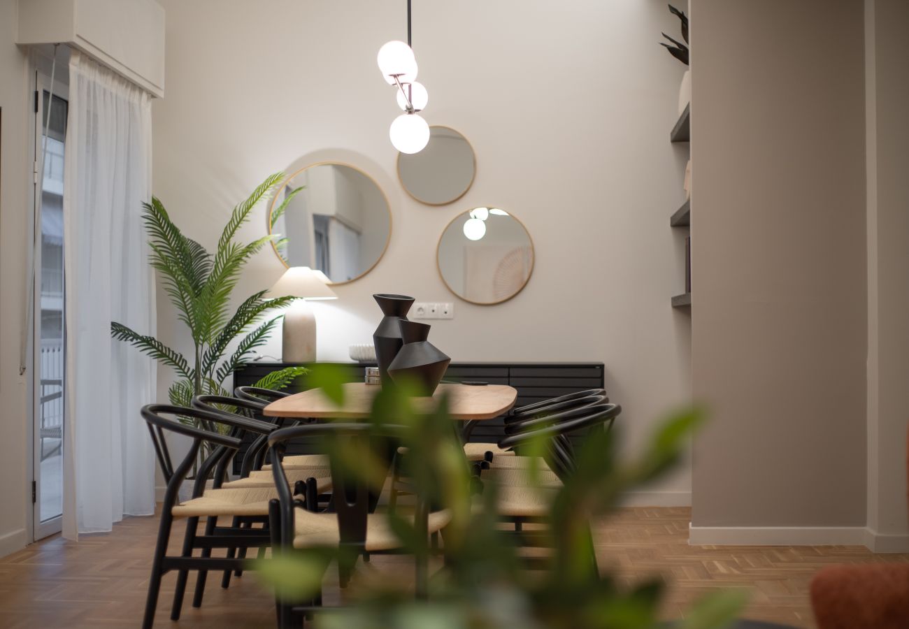 Apartment in Athens - Spacious & Stylish Athens Apartment, 5min to Metro