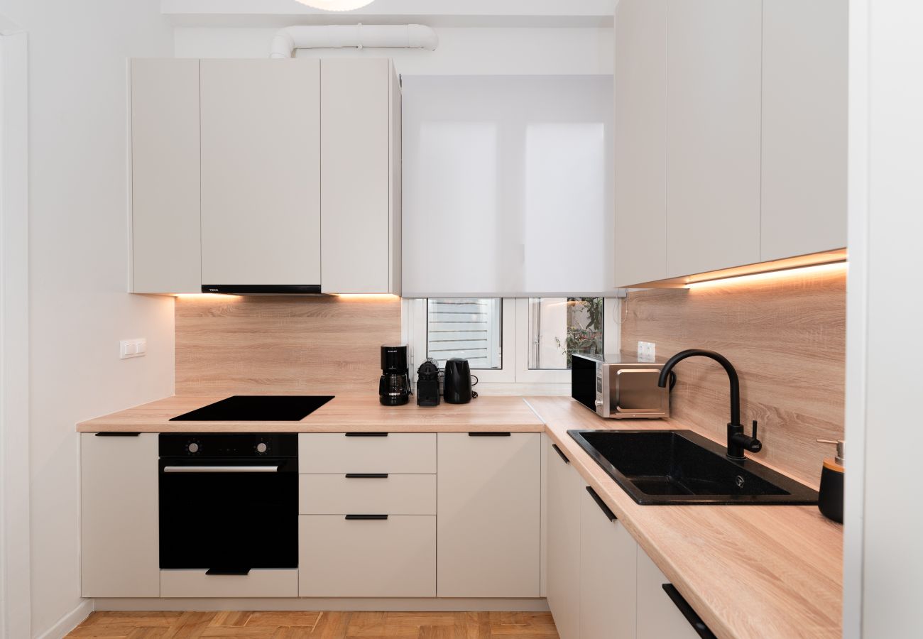 Apartment in Athens - Spacious & Stylish Athens Apartment, 5min to Metro