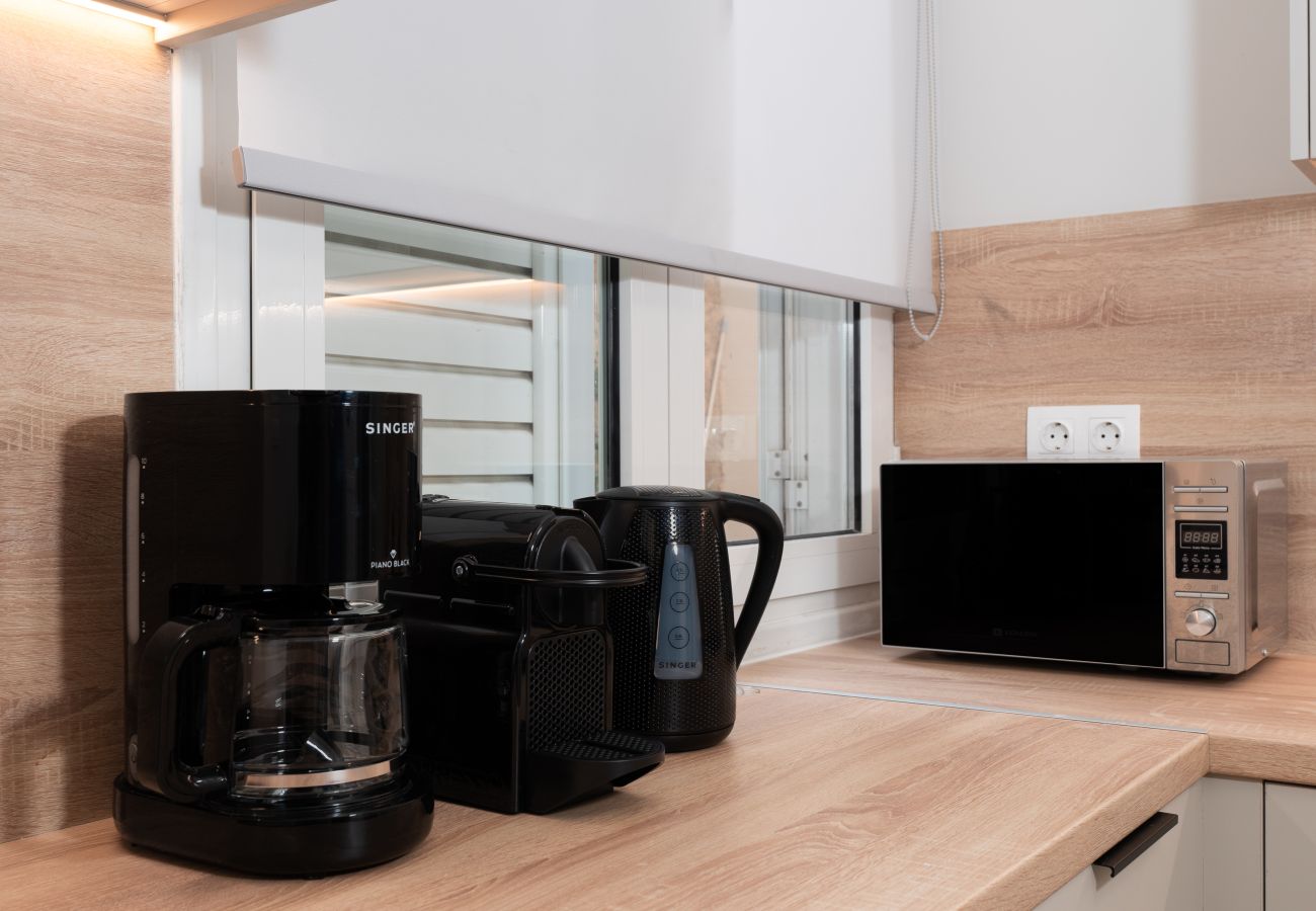 Apartment in Athens - Spacious & Stylish Athens Apartment, 5min to Metro