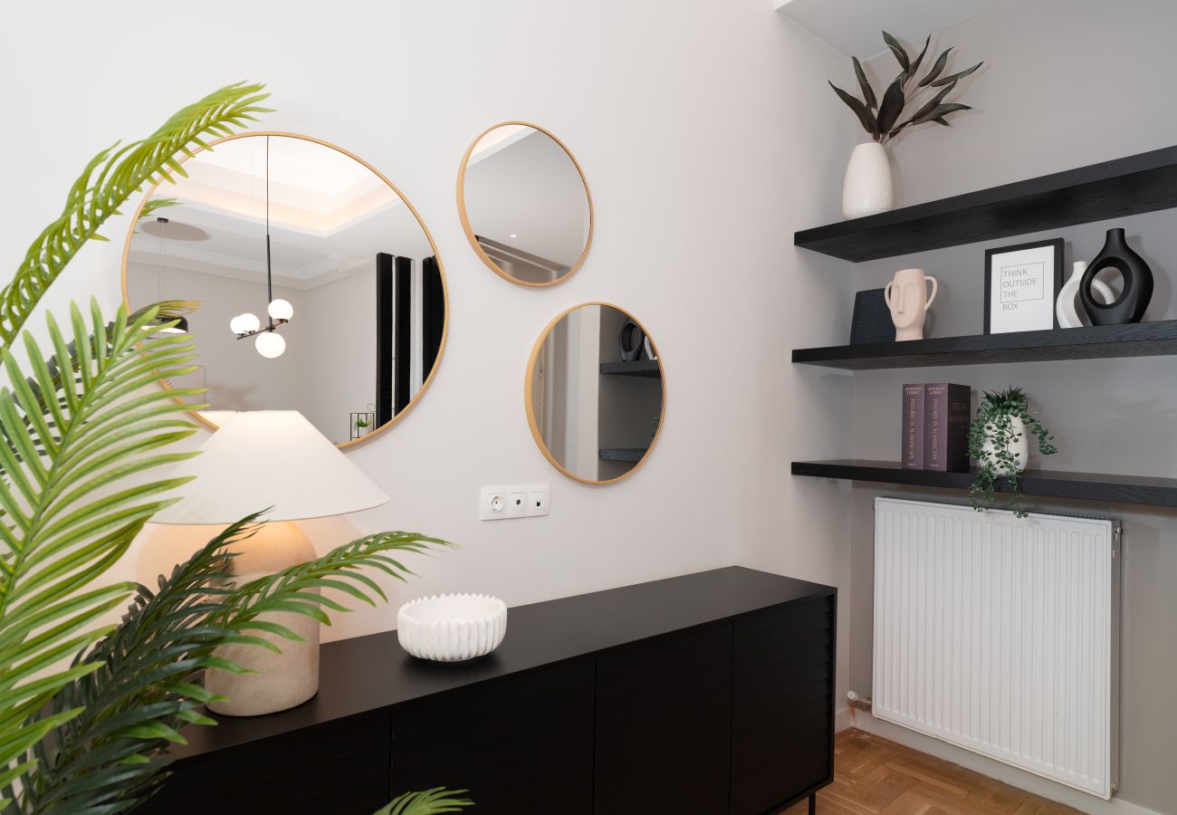 Apartment in Athens - Spacious & Stylish Athens Apartment, 5min to Metro