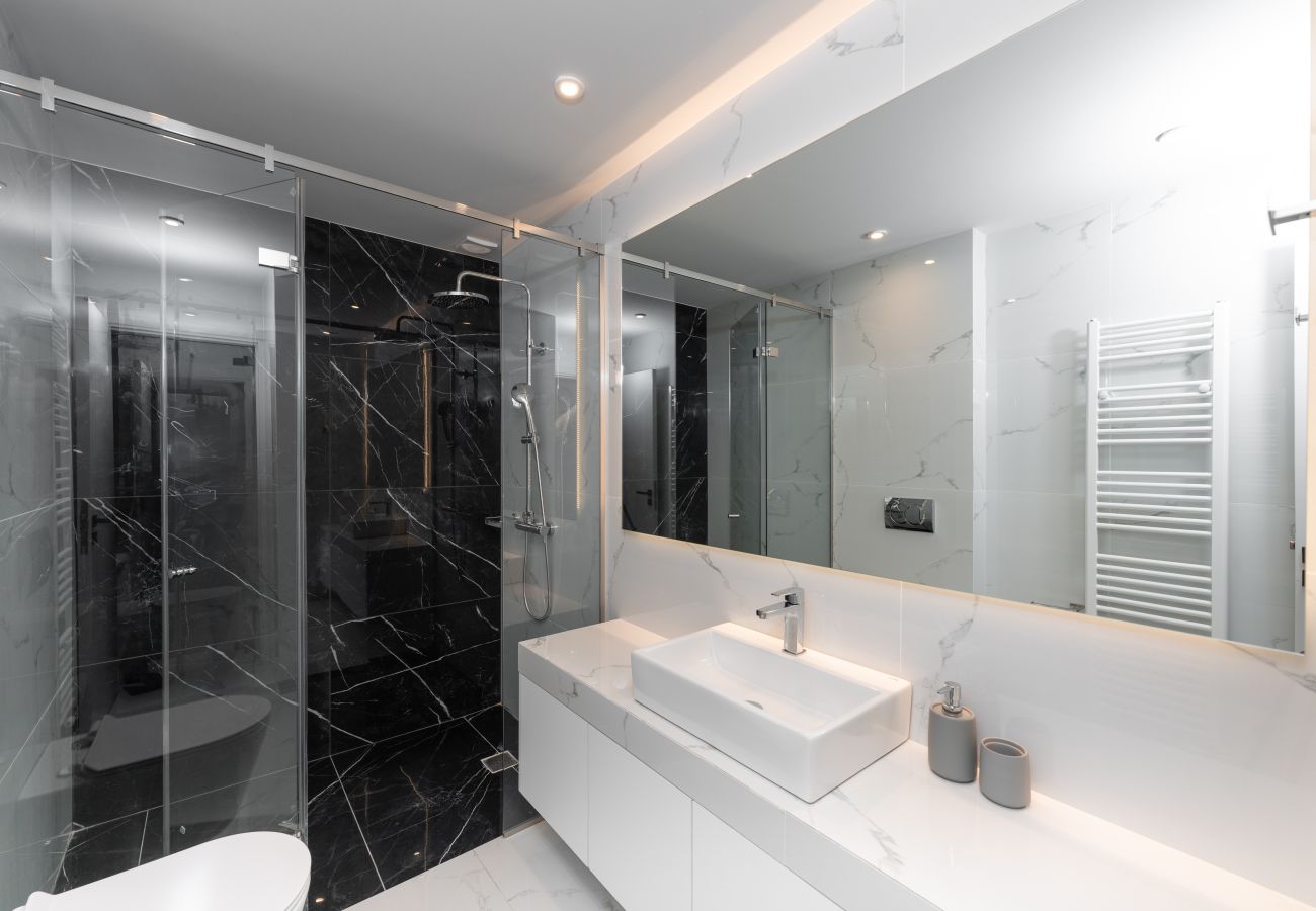 Apartment in Athens - Spacious & Stylish Athens Apartment, 5min to Metro