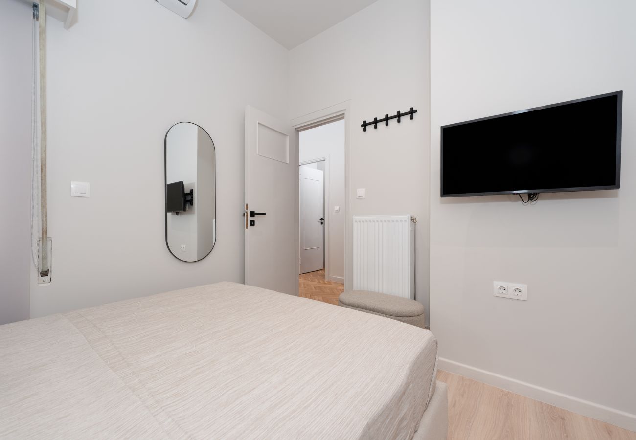 Apartment in Athens - Spacious & Stylish Athens Apartment, 5min to Metro