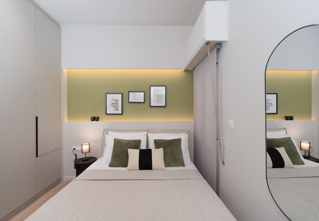 Apartment in Athens - Spacious & Stylish Athens Apartment, 5min to Metro