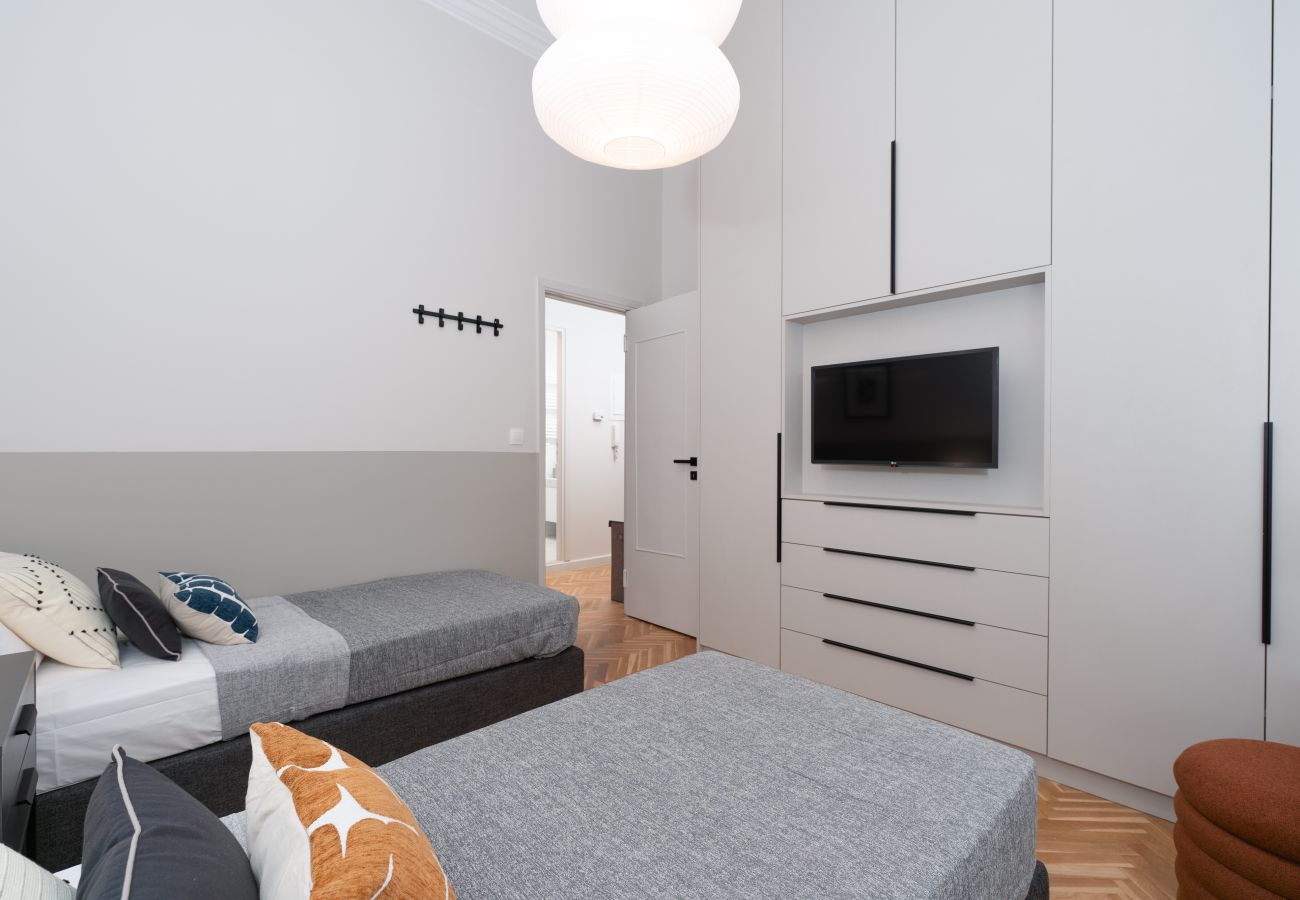 Apartment in Athens - Spacious & Stylish Athens Apartment, 5min to Metro