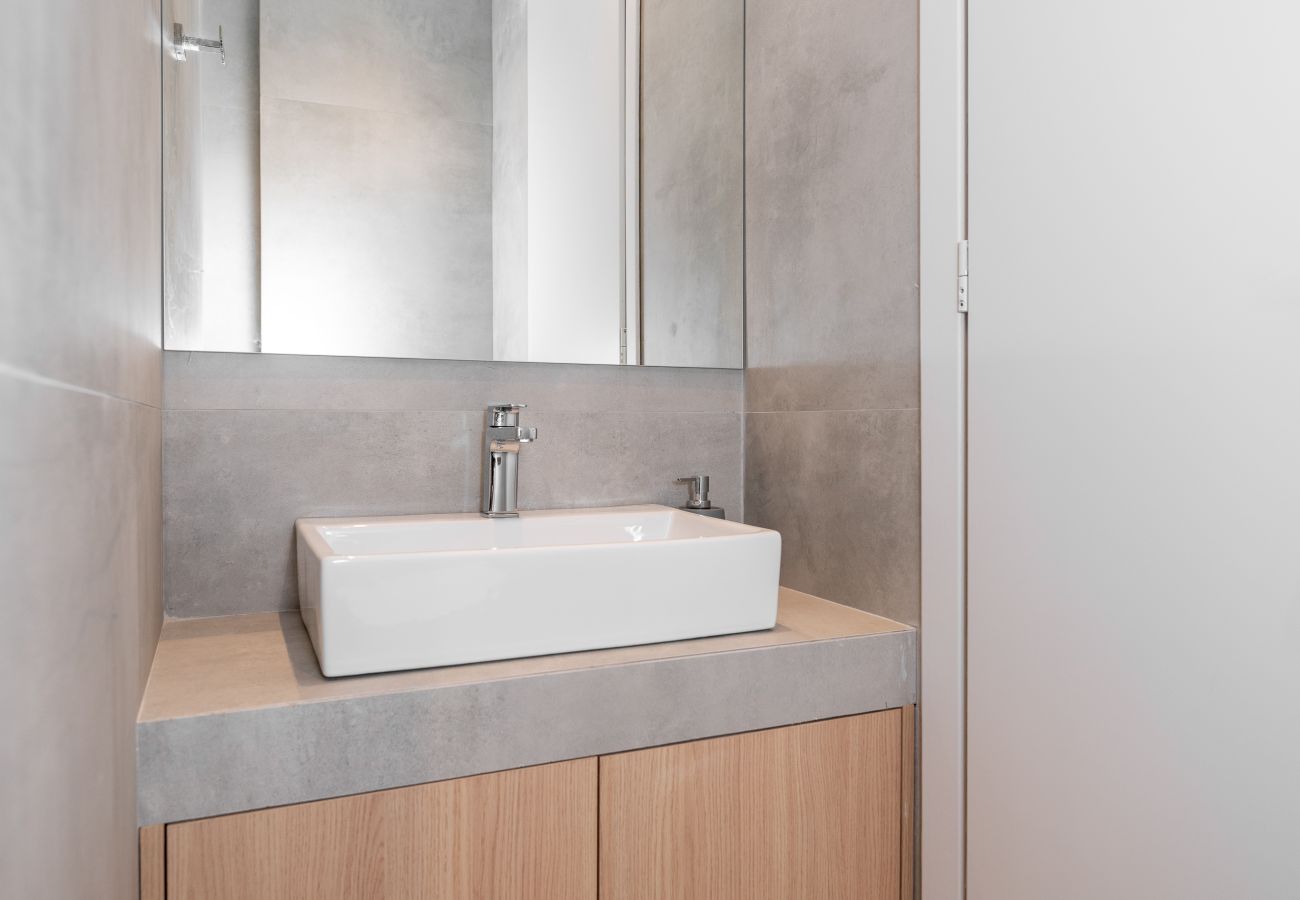 Apartment in Athens - Spacious & Stylish Athens Apartment, 5min to Metro