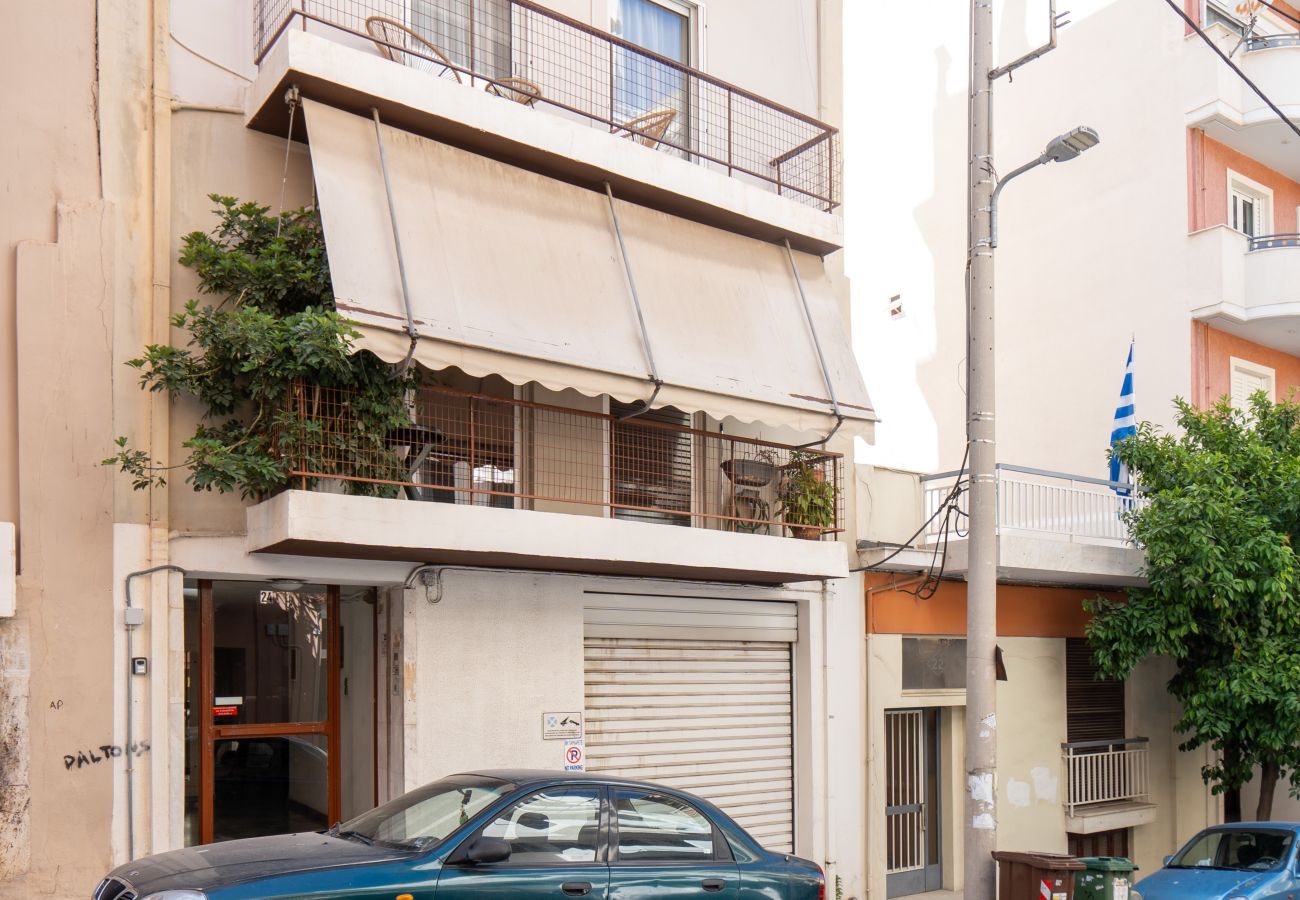 Apartment in Piraeus - Classic Apartment in Piraeus, walk in Port.