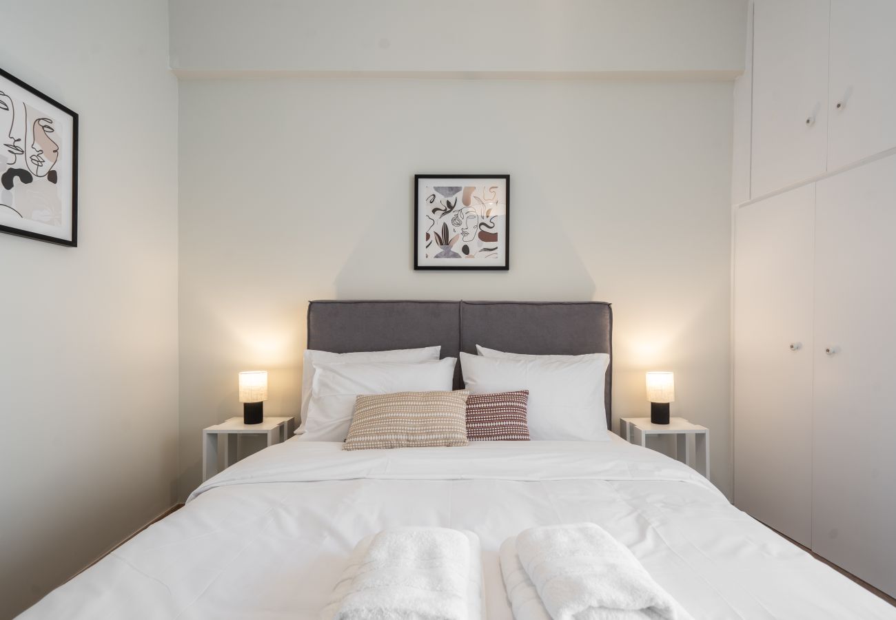 Apartment in Piraeus - Classic Apartment in Piraeus, walk in Port.