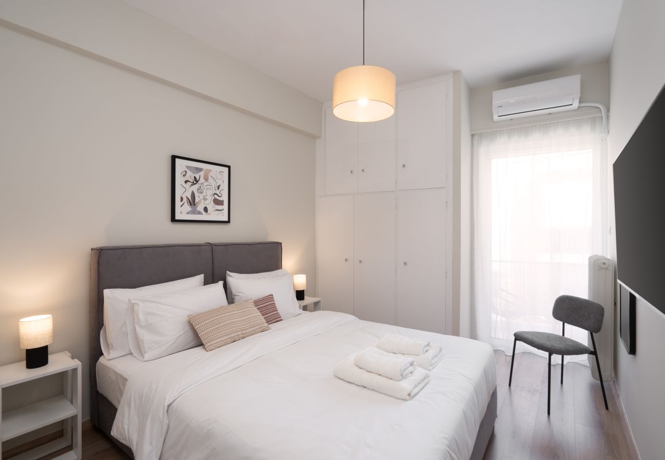 Apartment in Piraeus - Classic Apartment in Piraeus, walk in Port.