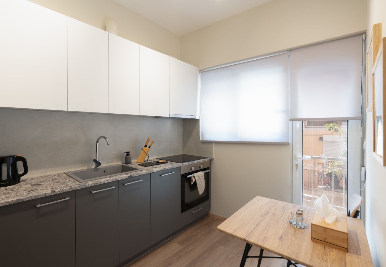 Apartment in Piraeus - Classic Apartment in Piraeus, walk in Port.