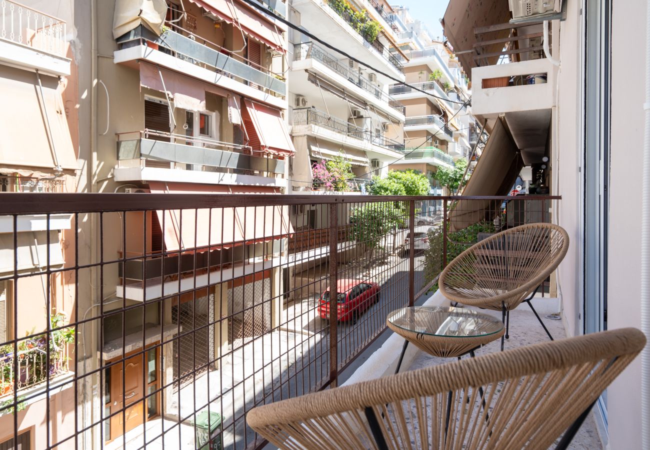 Apartment in Piraeus - Classic Apartment in Piraeus, walk in Port.