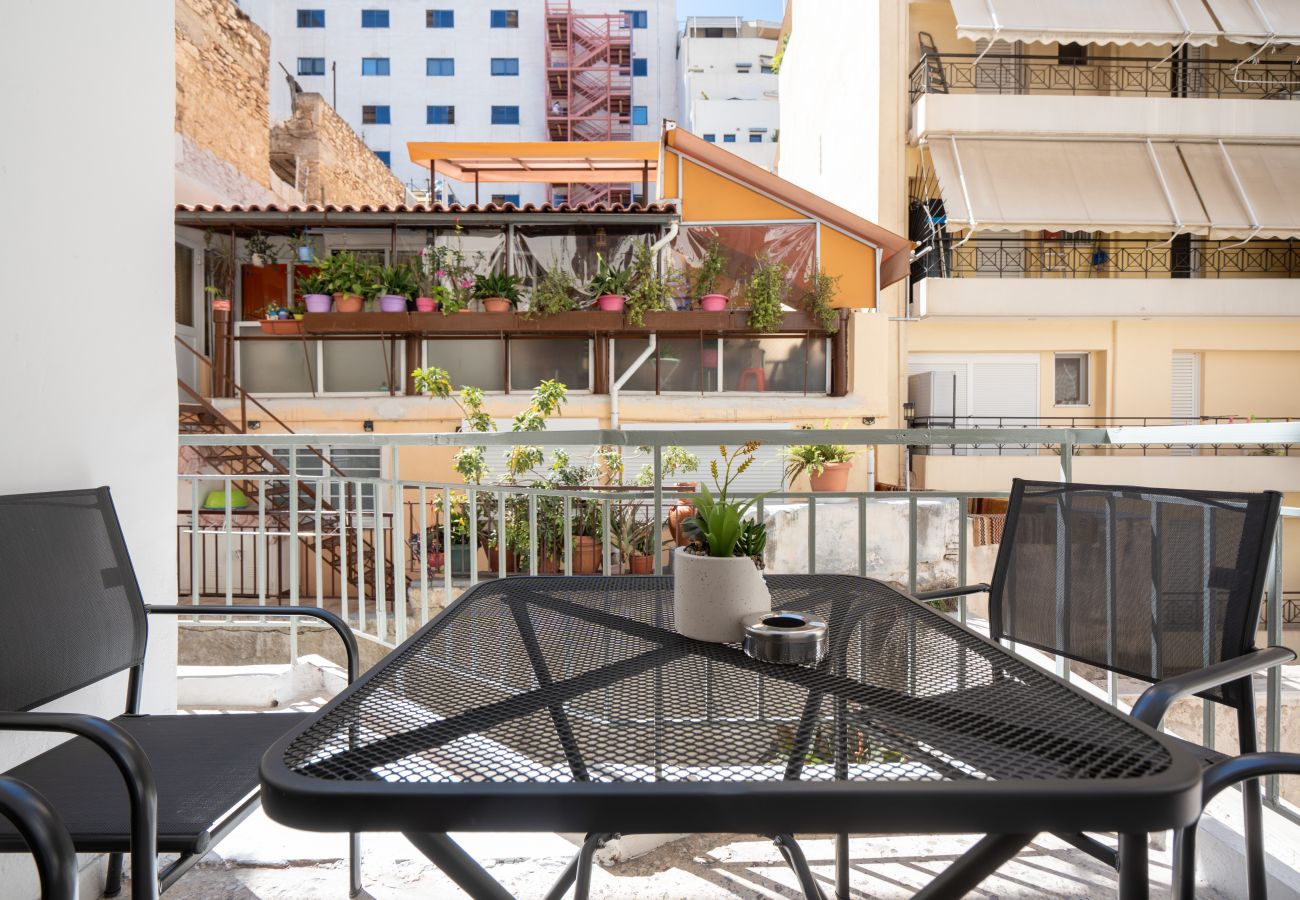 Apartment in Piraeus - Classic Apartment in Piraeus, walk in Port.