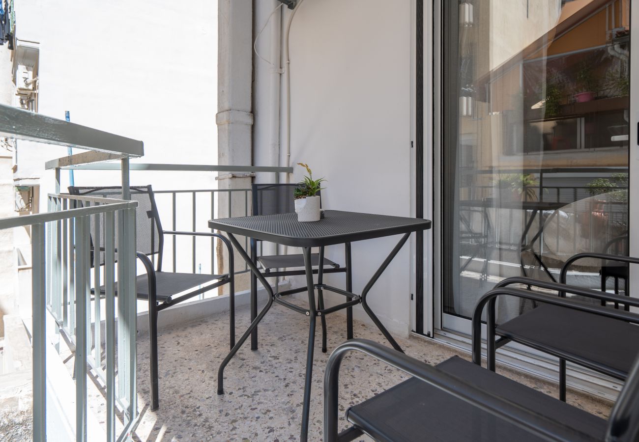 Apartment in Piraeus - Classic Apartment in Piraeus, walk in Port.