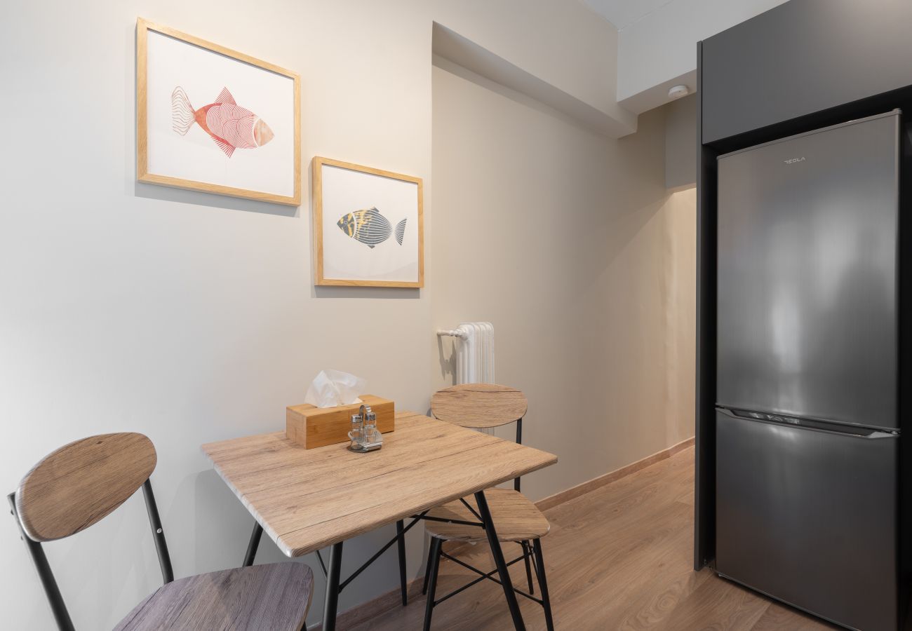 Apartment in Piraeus - Classic Apartment in Piraeus, walk in Port.