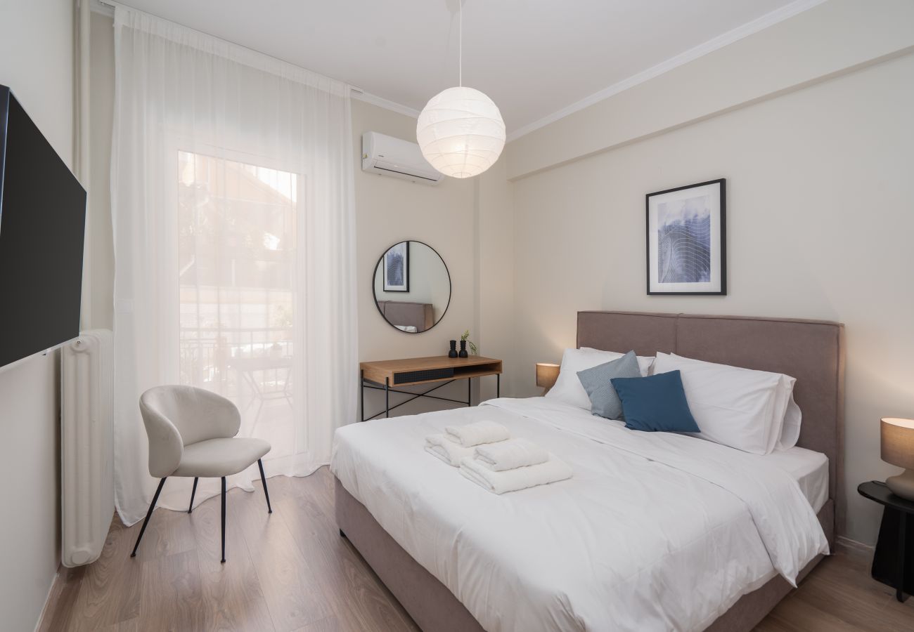 Apartment in Piraeus - Classic Apartment in Piraeus, walk in Port.