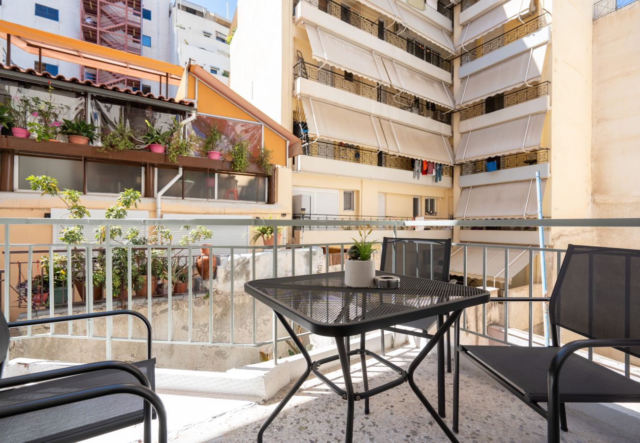 Apartment in Piraeus - Classic Apartment in Piraeus, walk in Port.