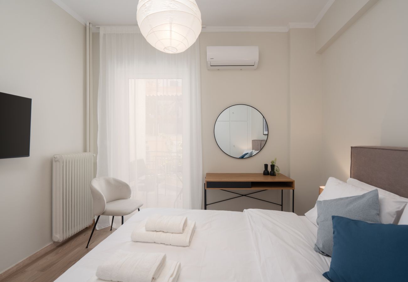 Apartment in Piraeus - Classic Apartment in Piraeus, walk in Port.