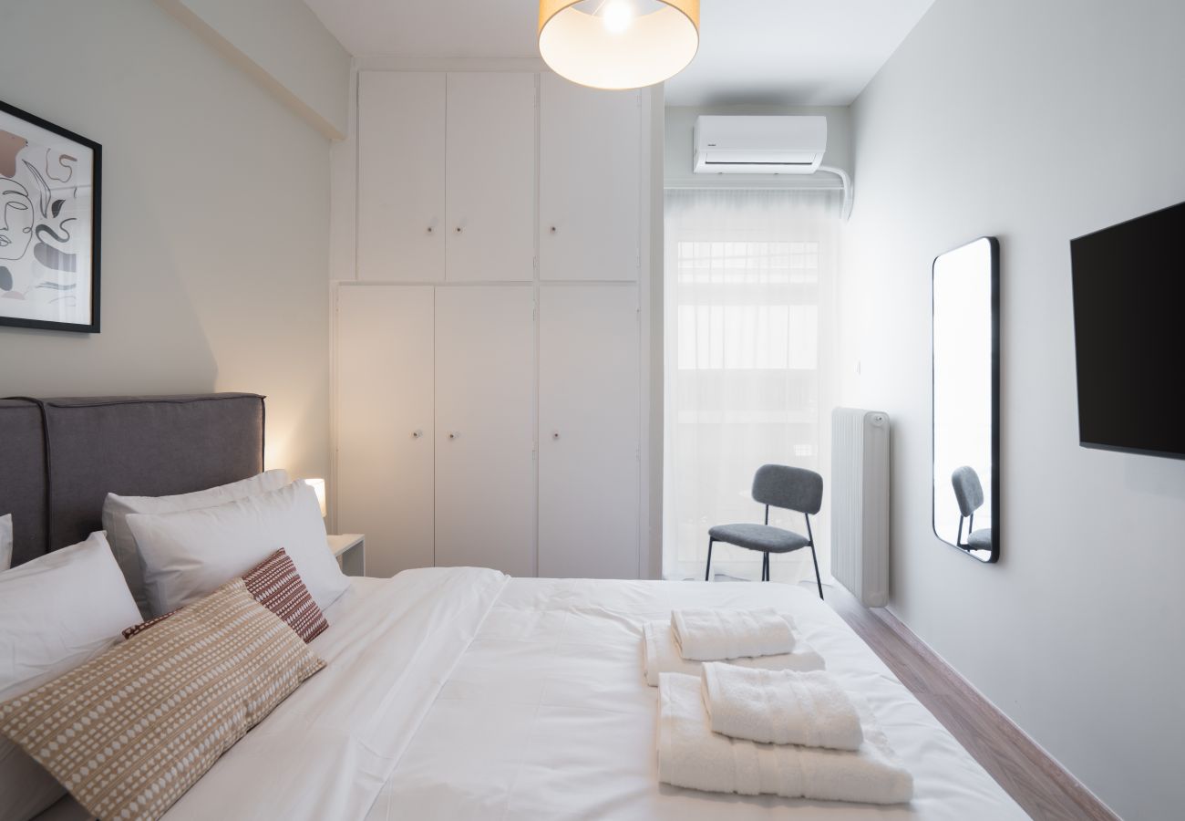 Apartment in Piraeus - Classic Apartment in Piraeus, walk in Port.