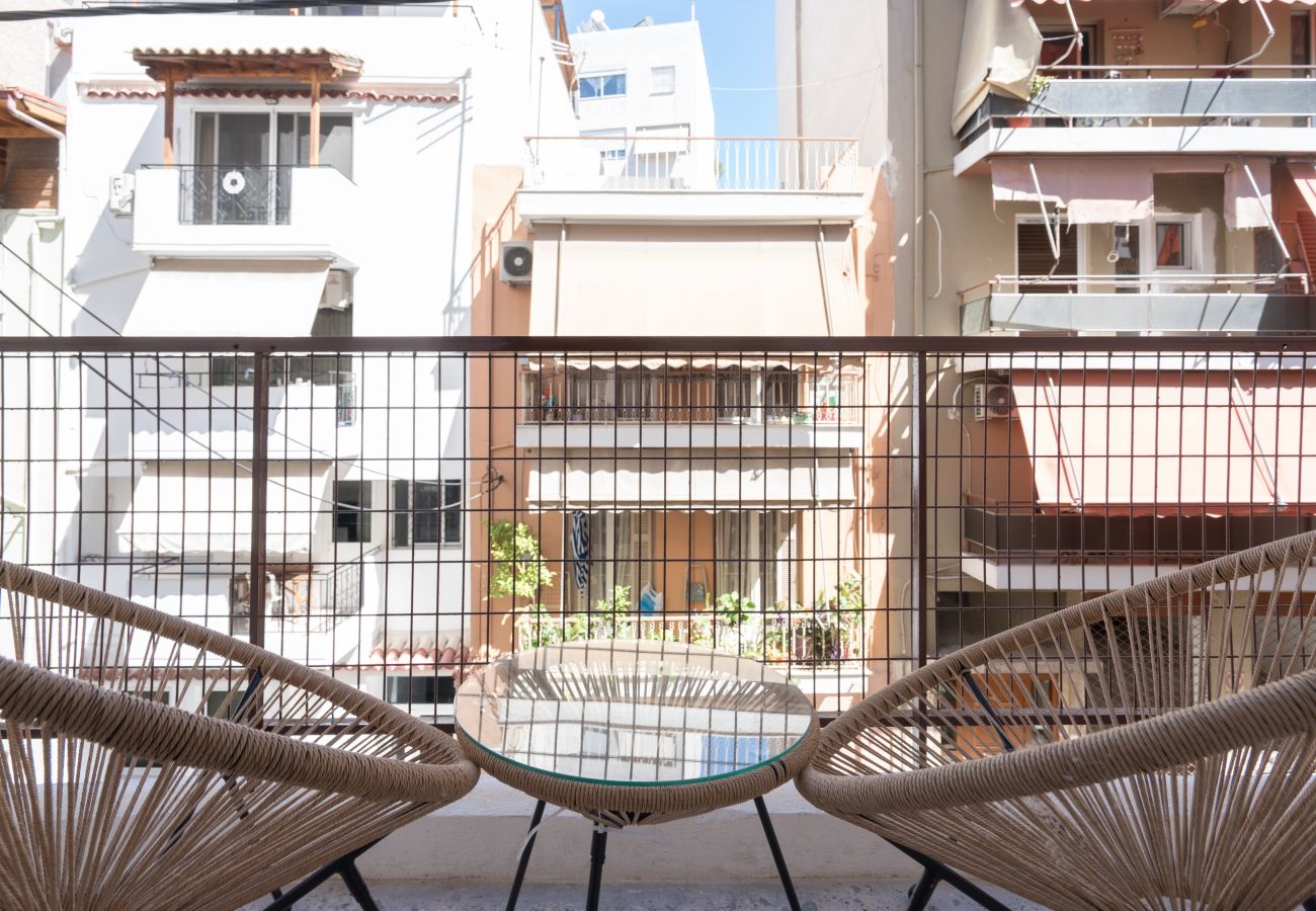 Apartment in Piraeus - Classic Apartment in Piraeus, walk in Port.